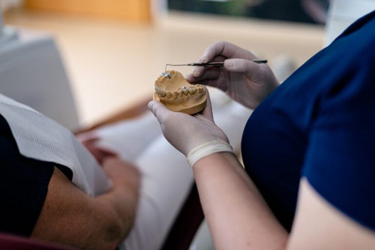 Zahnarztpraxis A. Exner am Geiseltalsee – Moderne Füllungstherapie und Wurzelkanalbehandlung